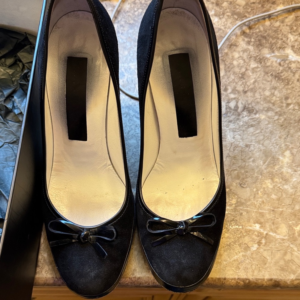 Marc Jacobs Black Heels with Bow Accent